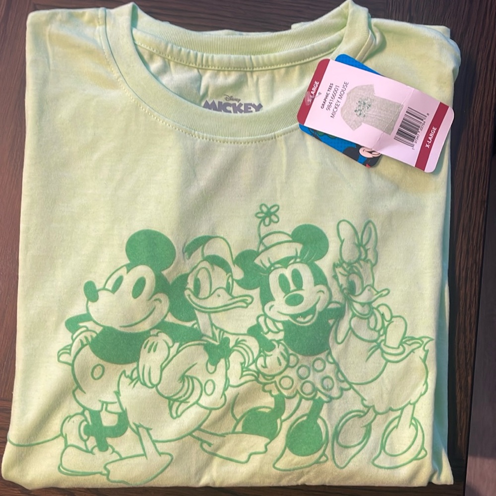 NWT Mickey & Friends graphic tee